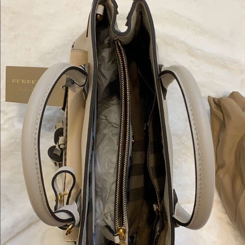 NWT MEDIUM BURBERRY BANNER - Picture 3 of 8